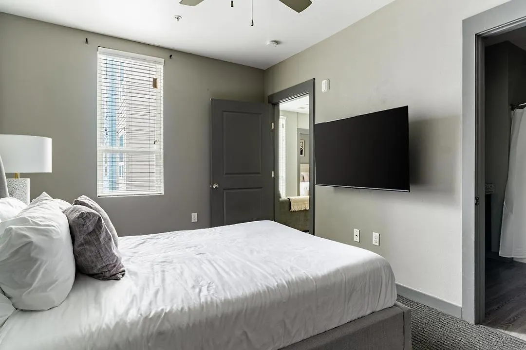 Landing At The Nine At Memphis - 4 Bedrooms In University location