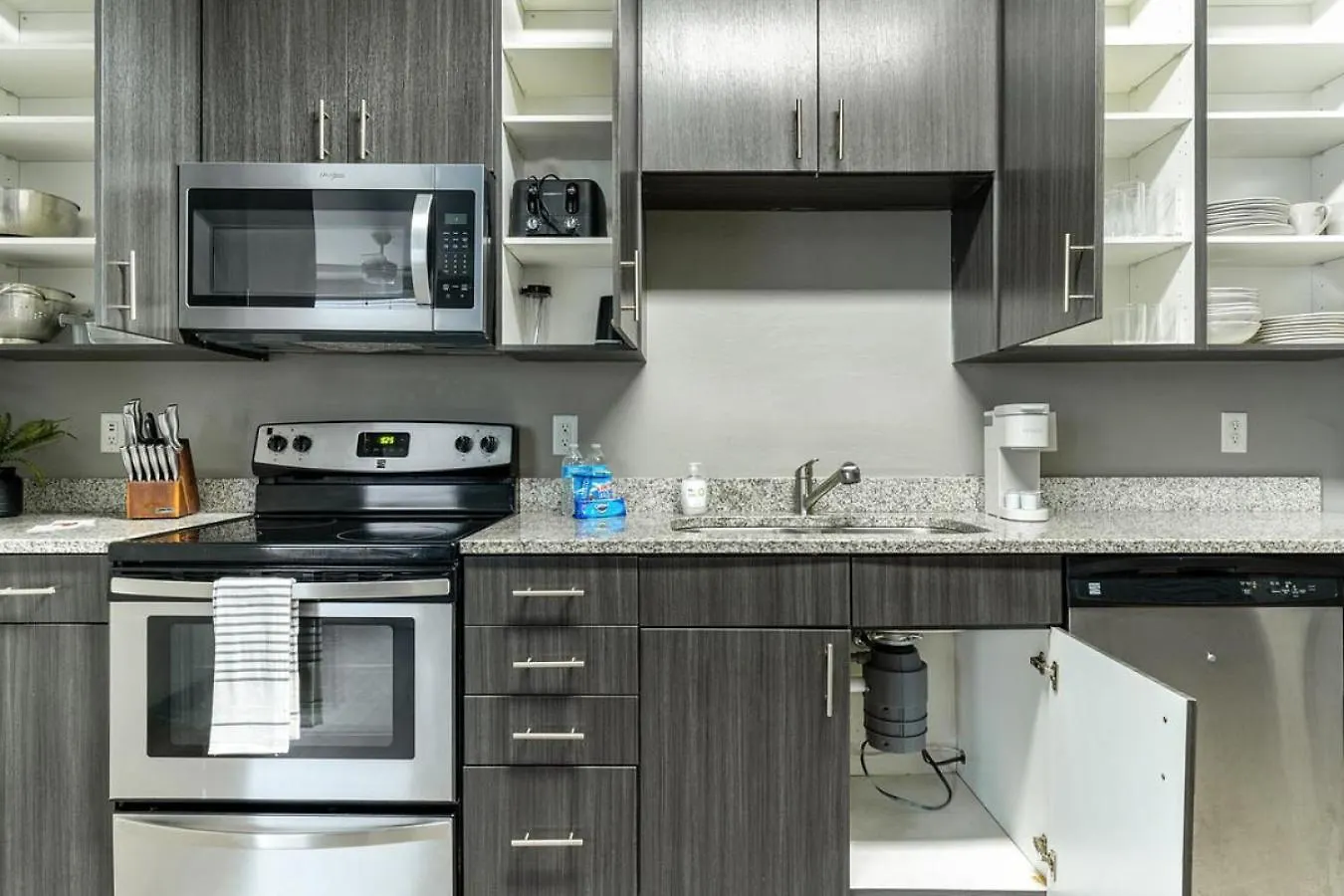 Landing At The Nine At Memphis - 4 Bedrooms In University Apartment